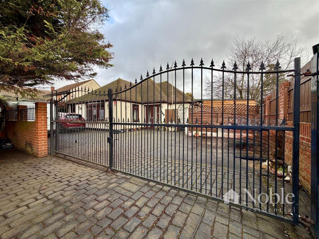 Property photo 1 of 21 External