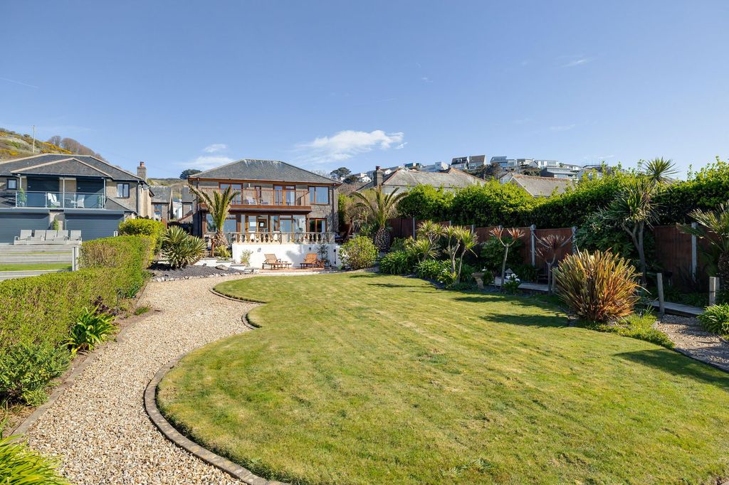 Property photo 2 of 51