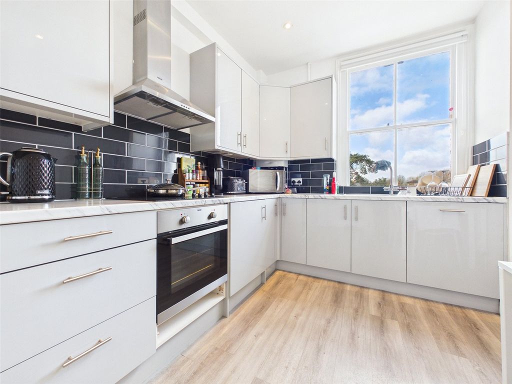 Property photo 2 of 7 Picture No. 14