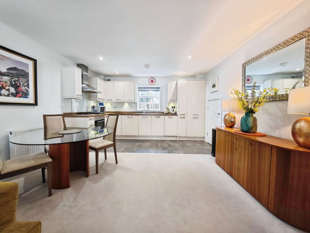 Property photo 3 of 19 Pbox-Img.Jpg
