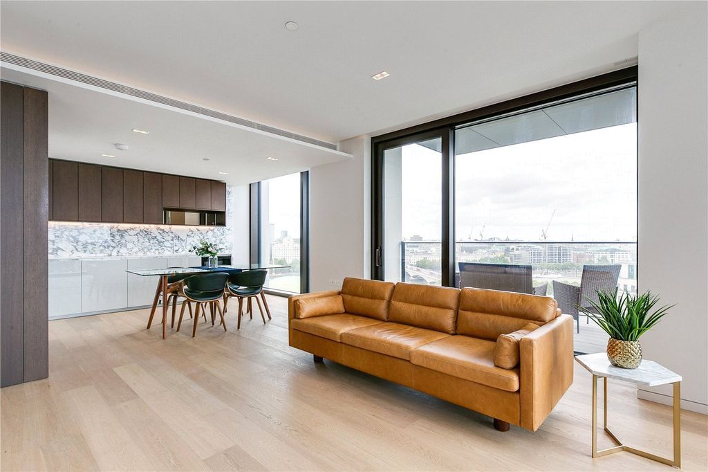 Property photo 2 of 13 Reception/Kitchen