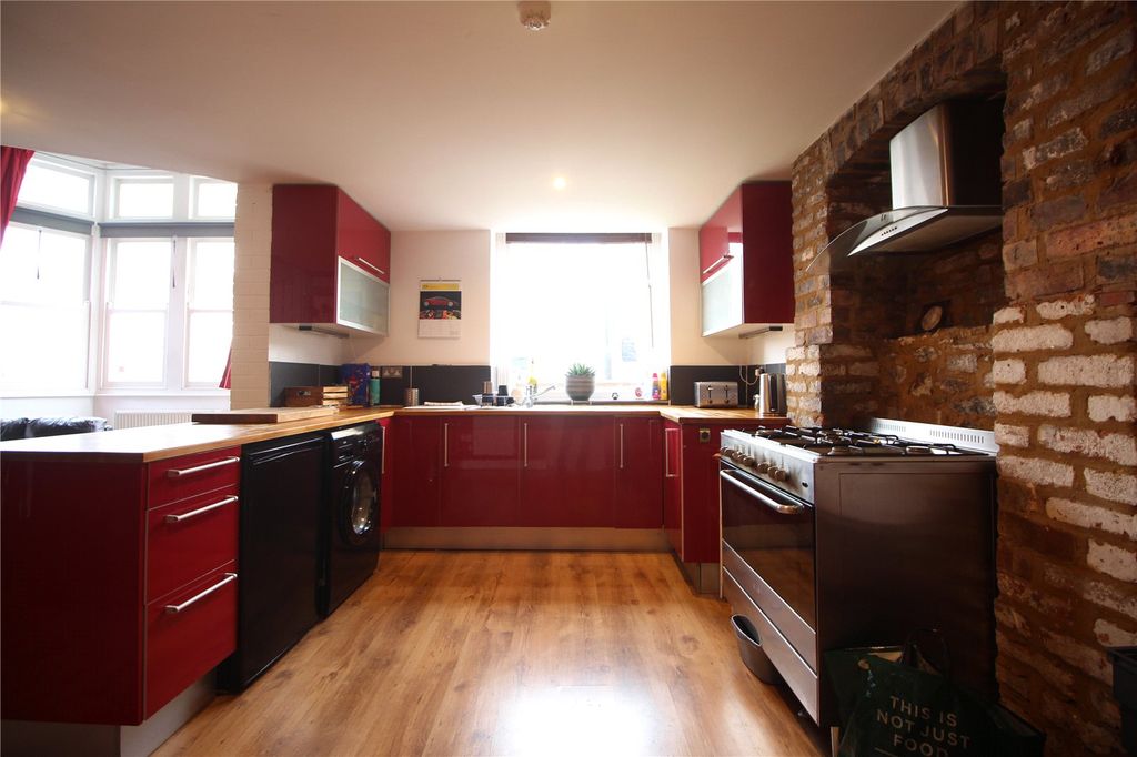 Property photo 2 of 22 Picture No. 21