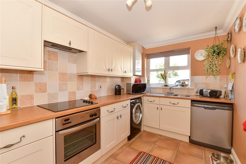 Property photo 2 of 9 Kitchen