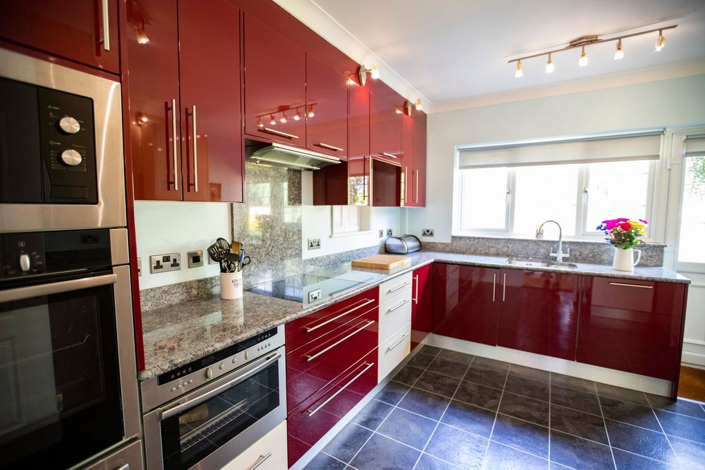 Property photo 3 of 14 Kitchen