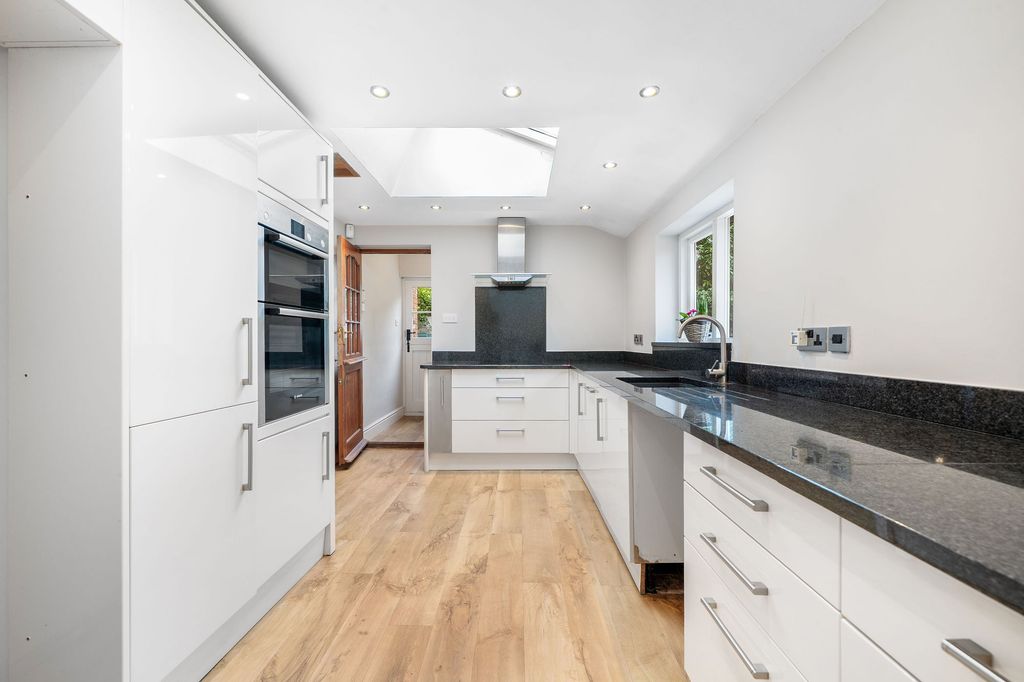 Property photo 3 of 20 Kitchen