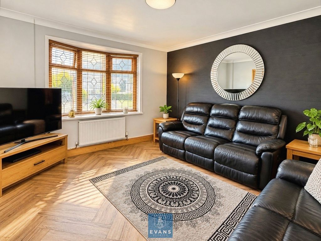 Property photo 3 of 12 Lounge
