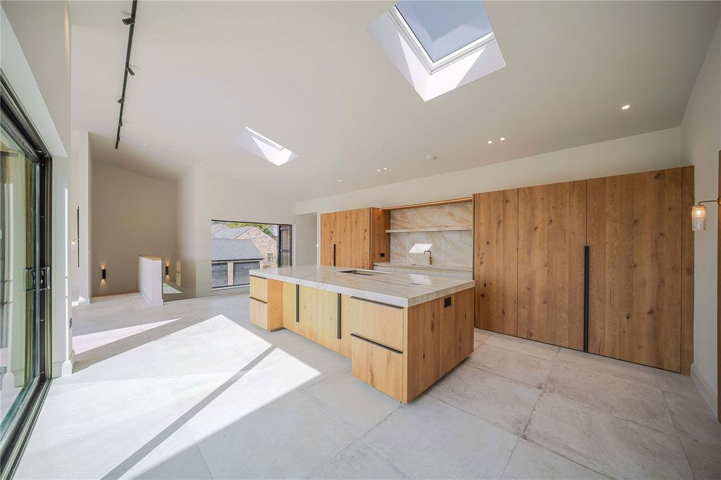 Property photo 2 of 29 Kitchen