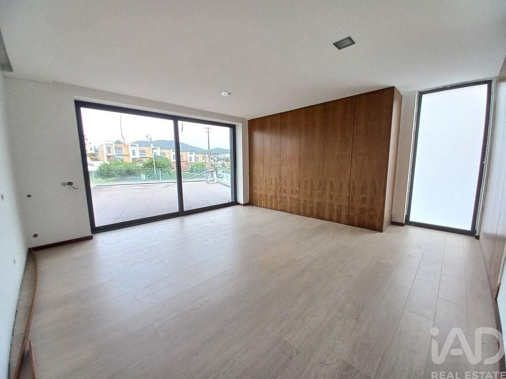 Property photo 2 of 27