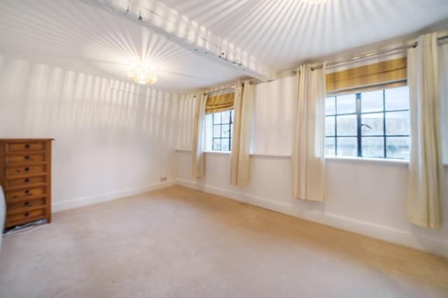 Property photo 3 of 11 Dining Area