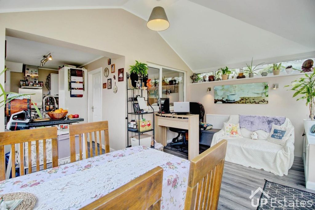 Property photo 3 of 35