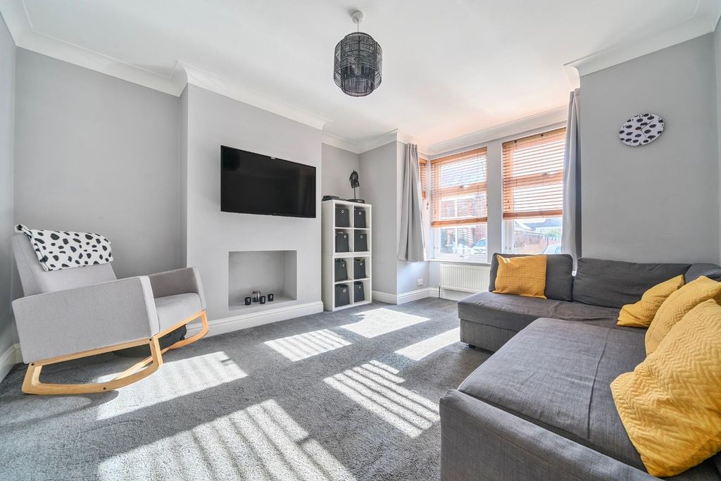 Property photo 2 of 14 1370375-8-68F8F4A62Fa19.Jpg