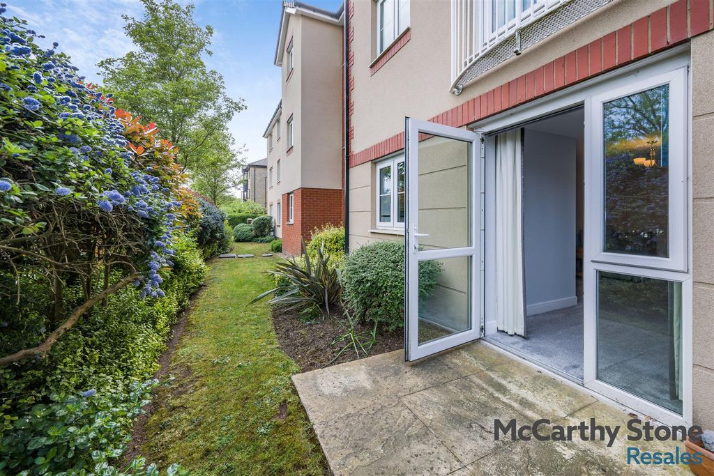 Property photo 3 of 27 8690453-Exterior02.Jpg