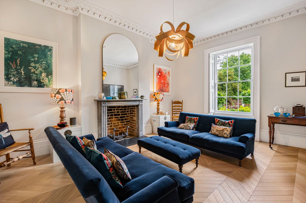 Property photo 2 of 25