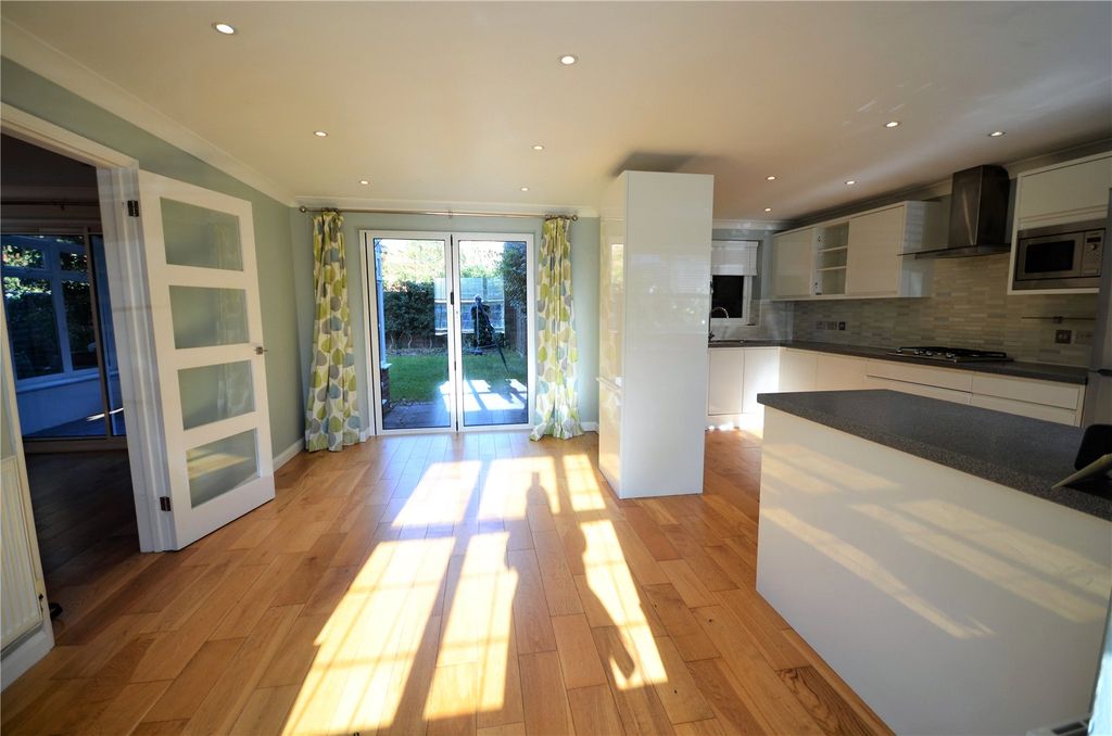 Property photo 2 of 18 Picture No. 27