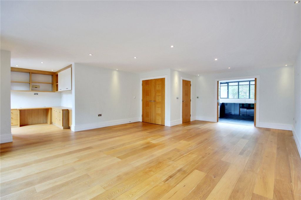Property photo 1 of 13 Sitting Room