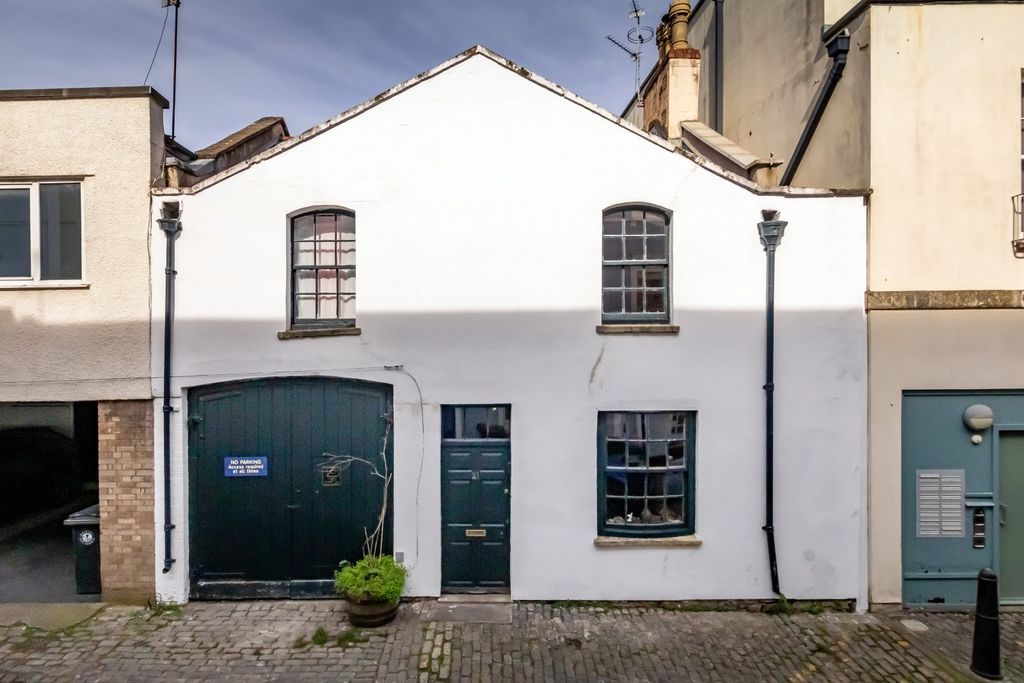 Property photo 2 of 18 External