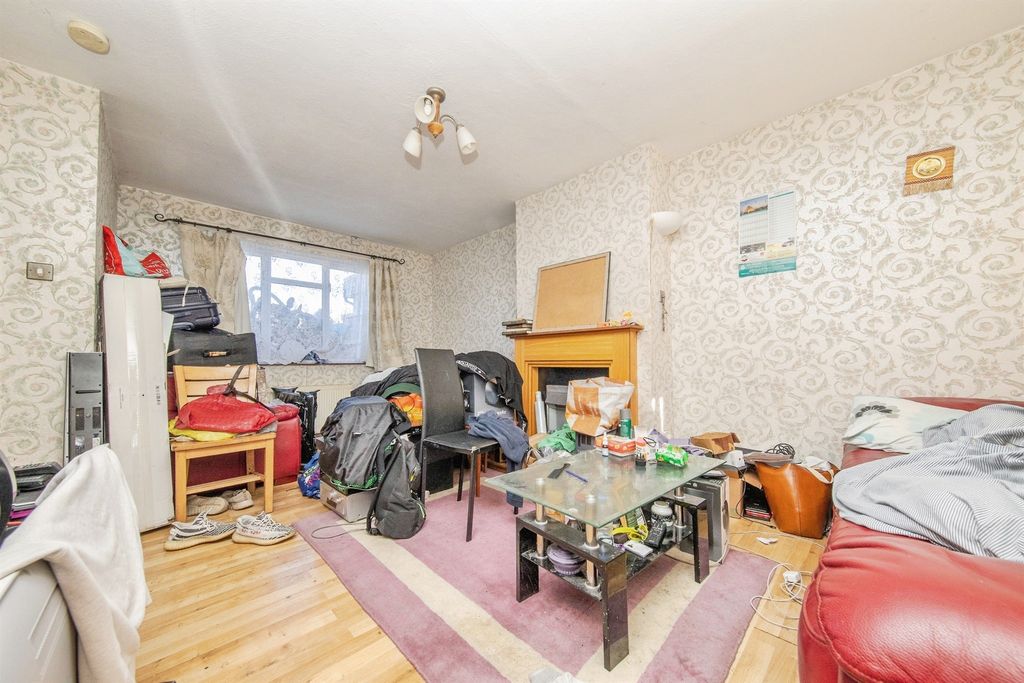 Property photo 2 of 9