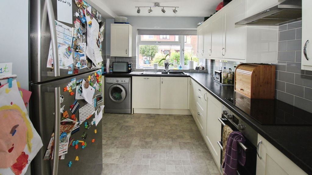 Property photo 2 of 24