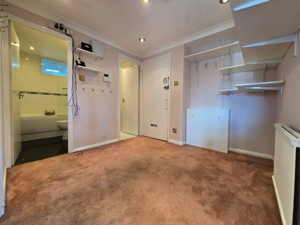 Property photo 2 of 11 Gallery