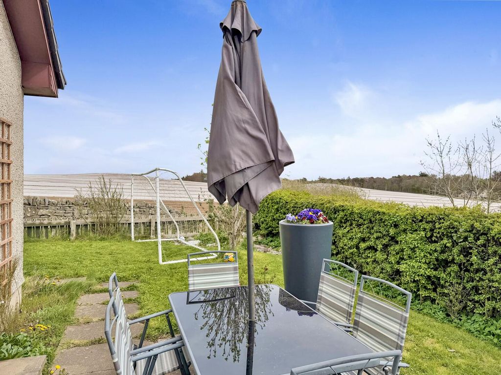 Property photo 3 of 23 Terrace / Patio