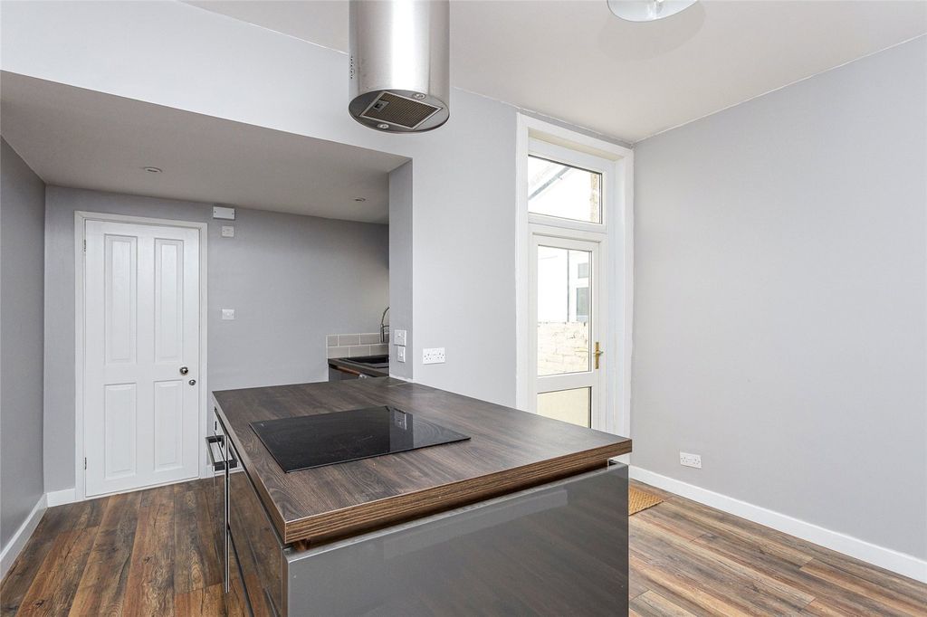 Property photo 2 of 10 Open Plan Kitchen/di
