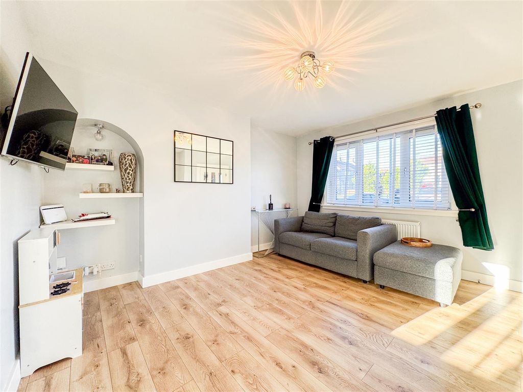 Property photo 2 of 25 Lounge