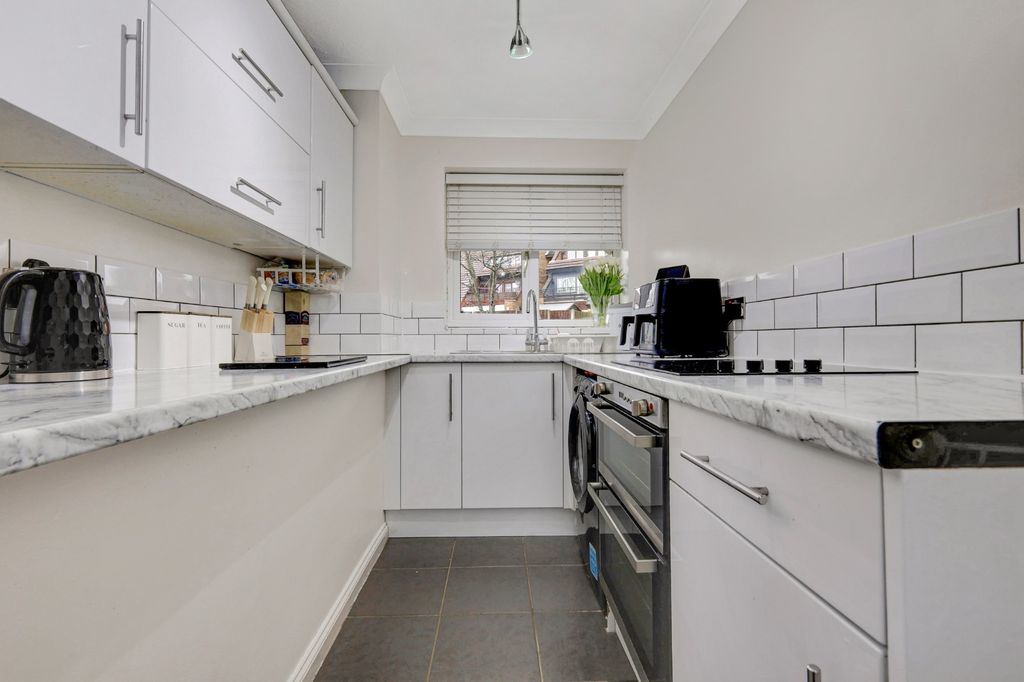 Property photo 2 of 14 4888244