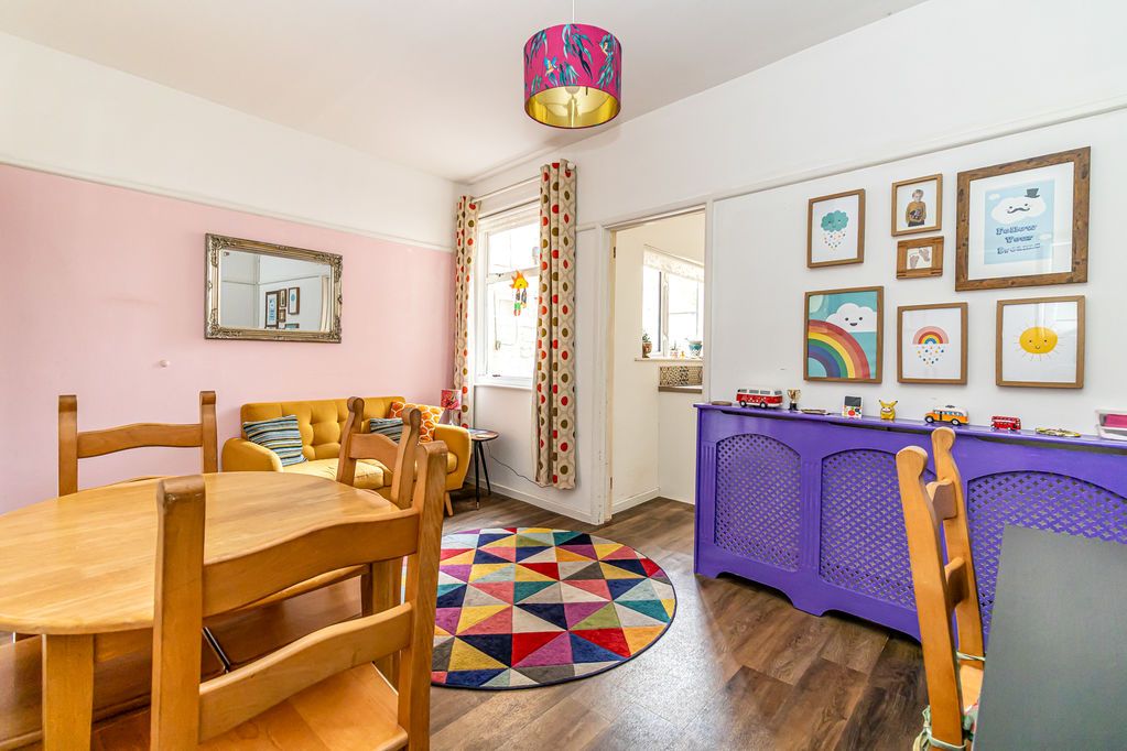 Property photo 3 of 20 .