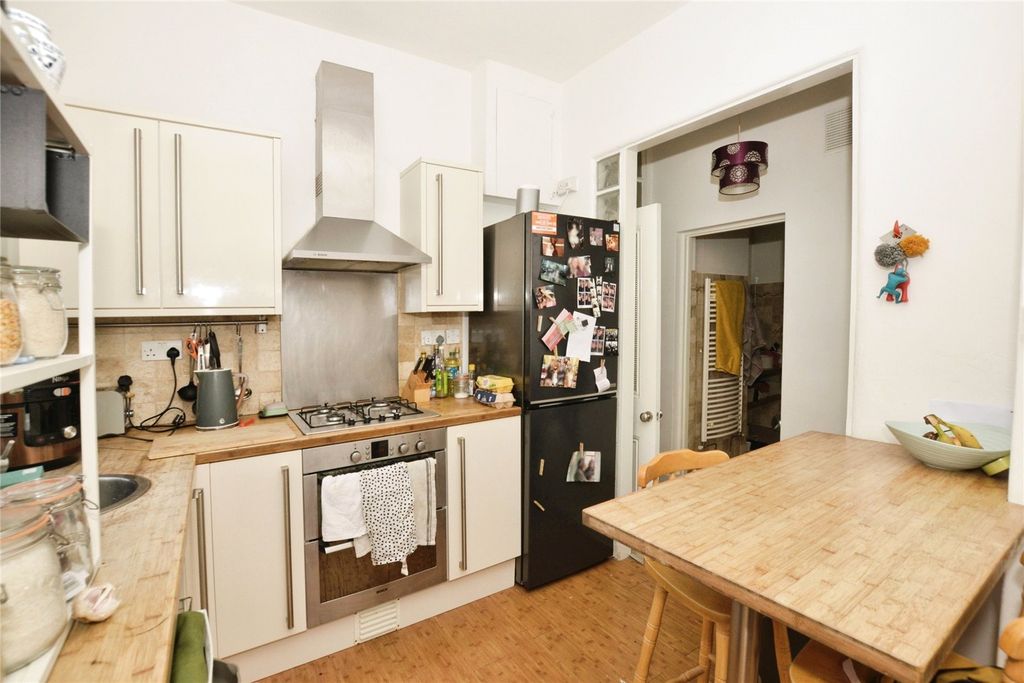 Property photo 3 of 28 Kitchen