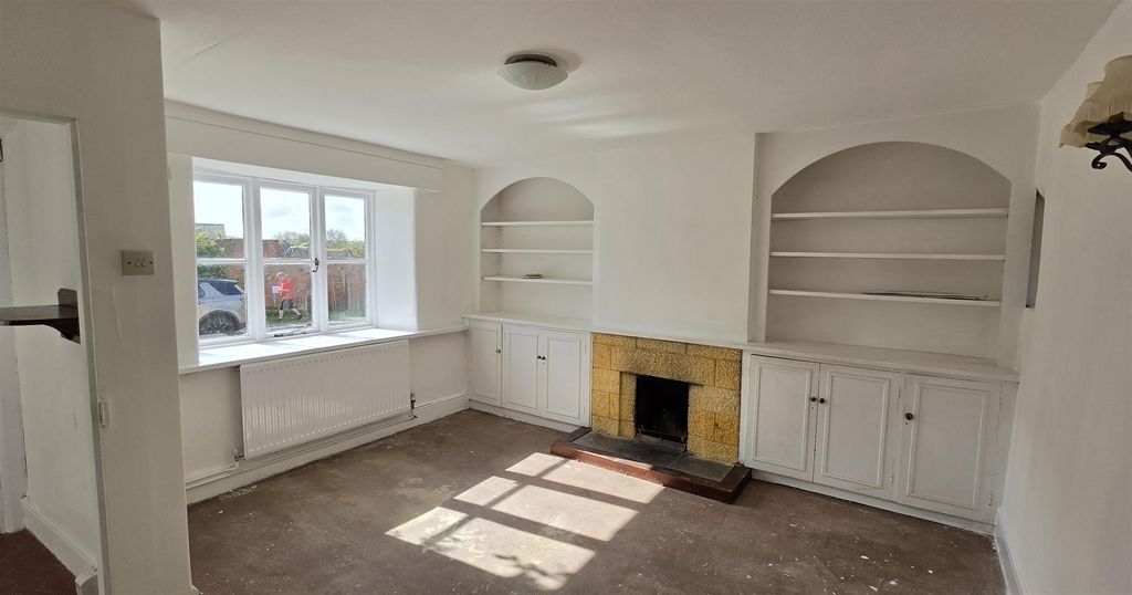 Property photo 2 of 42 Living Room