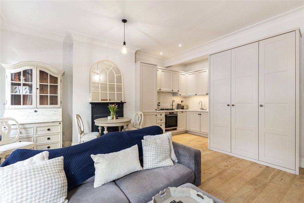 Property photo 3 of 11 Reception