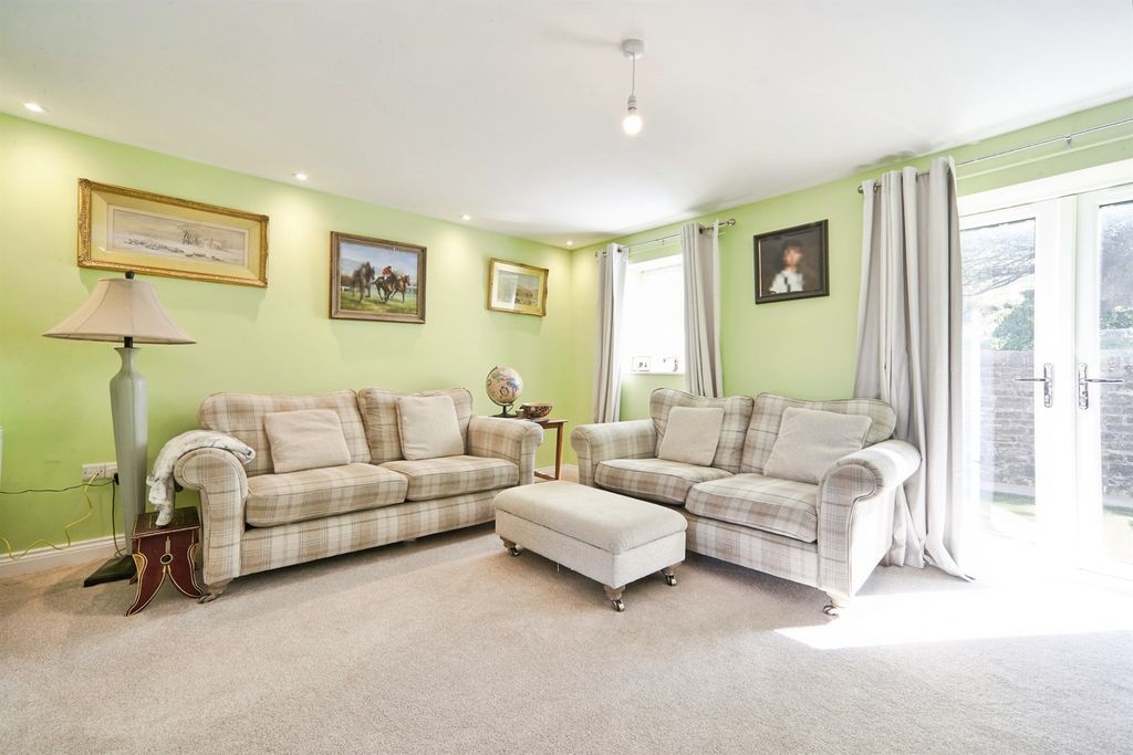 Property photo 3 of 18