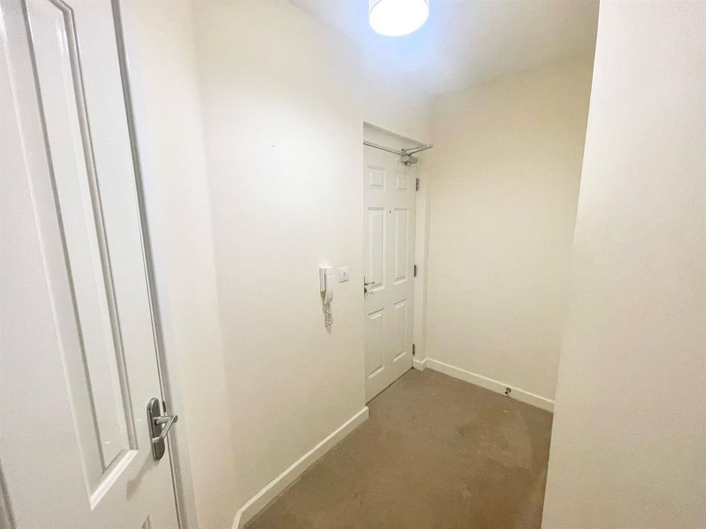 Property photo 2 of 11 Entrance