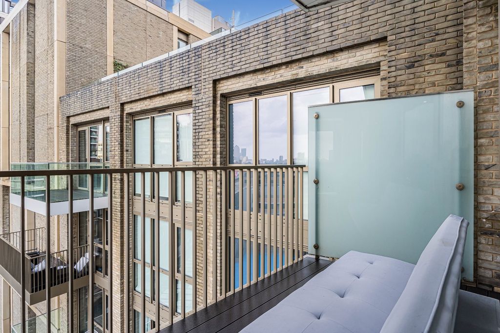 Property photo 2 of 21