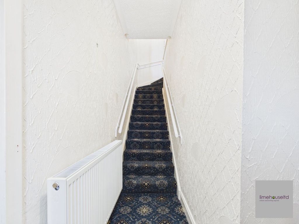Property photo 2 of 40