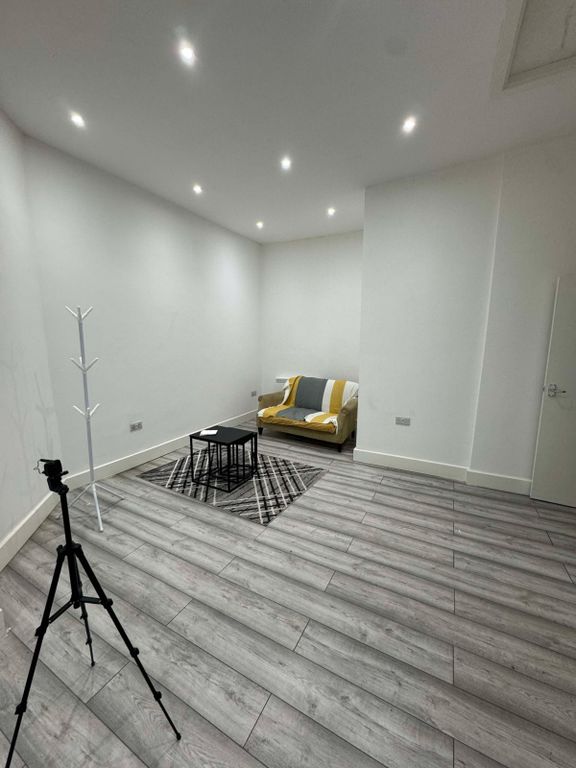 Property photo 1 of 7 Studio To Rent Gordon Street, Luton Lu1