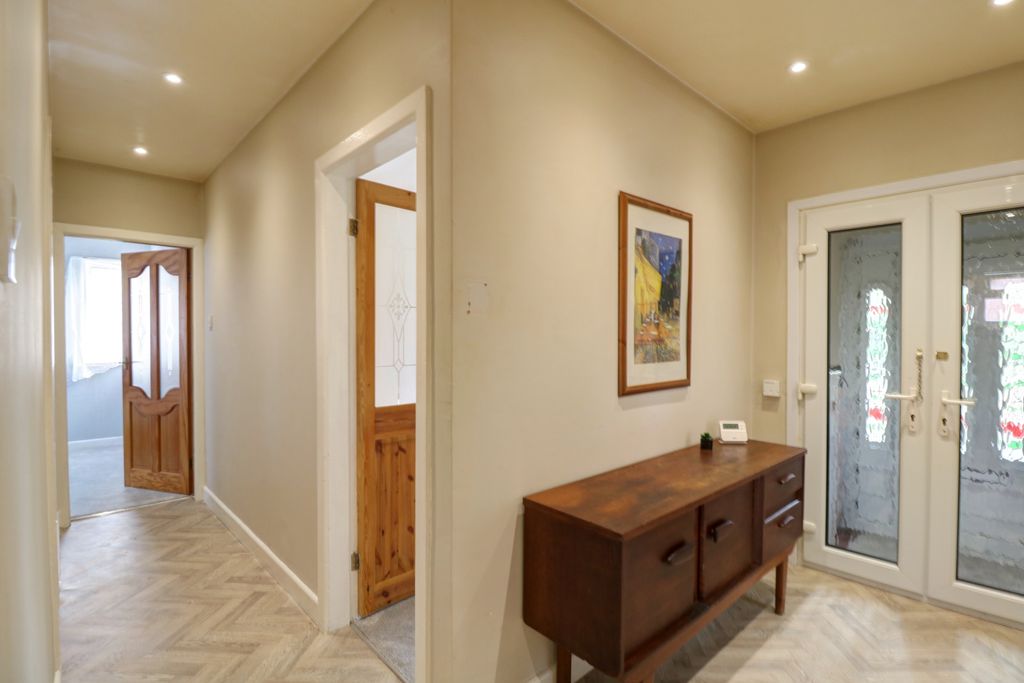 Property photo 2 of 21 Entrance Hallway 1.2