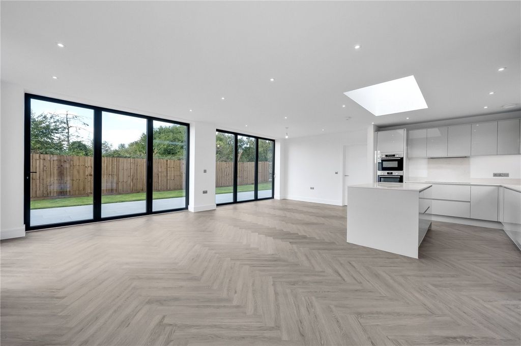 Property photo 3 of 25 Open Plan