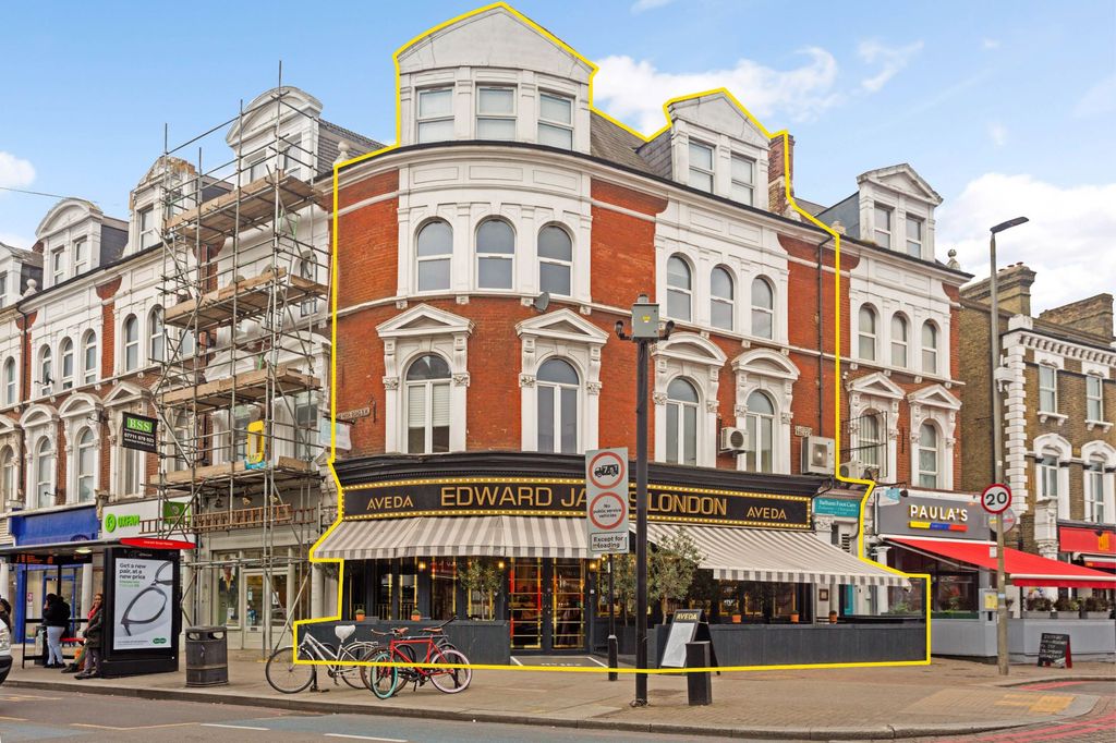 Property photo 1 of 13 162 &amp; 162A Balham High Road, Balham, London, Sw12 9Bw