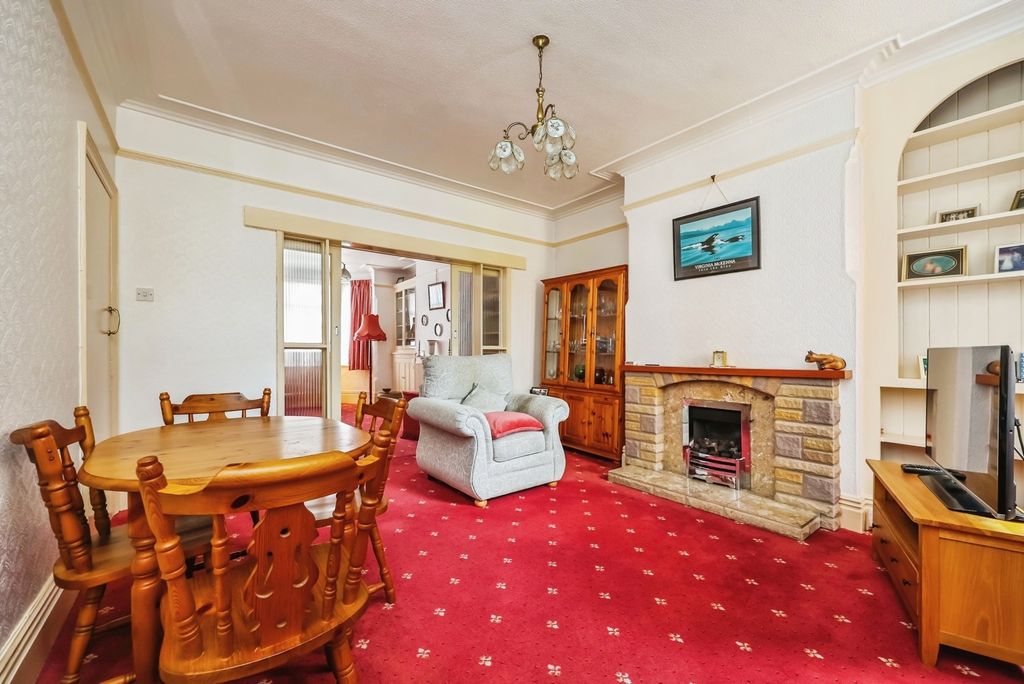 Property photo 2 of 19 Pbox-Img.Jpg