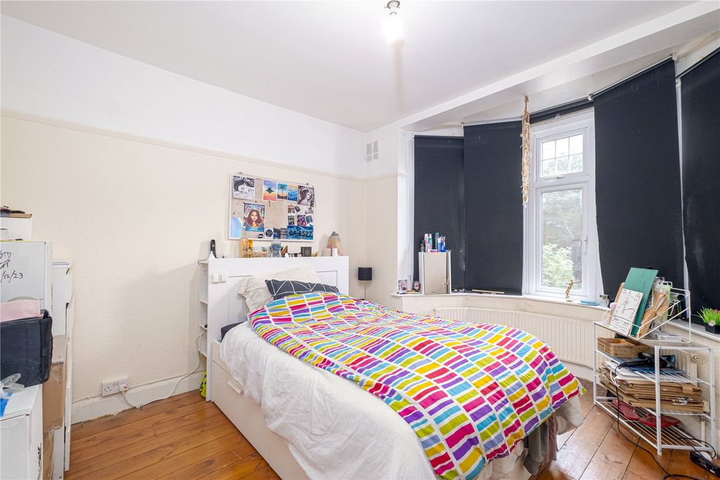 Property photo 2 of 6 Picture No. 20