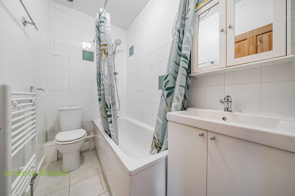 Property photo 3 of 13 16708663-7471-4ee...