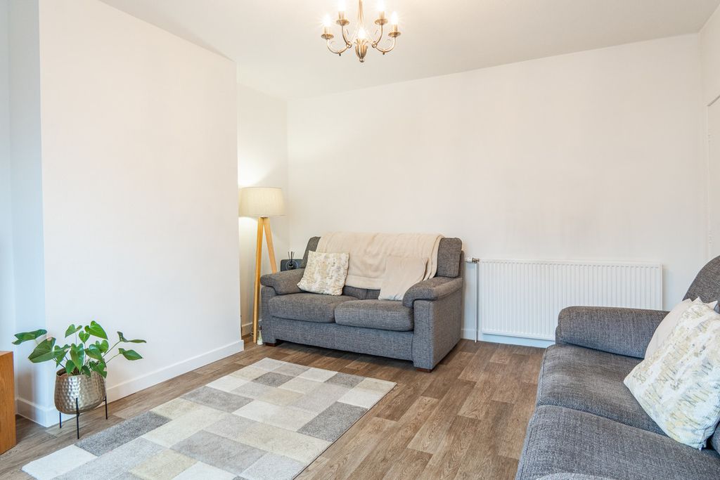 Property photo 3 of 42