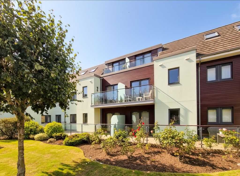 Property photo 2 of 39