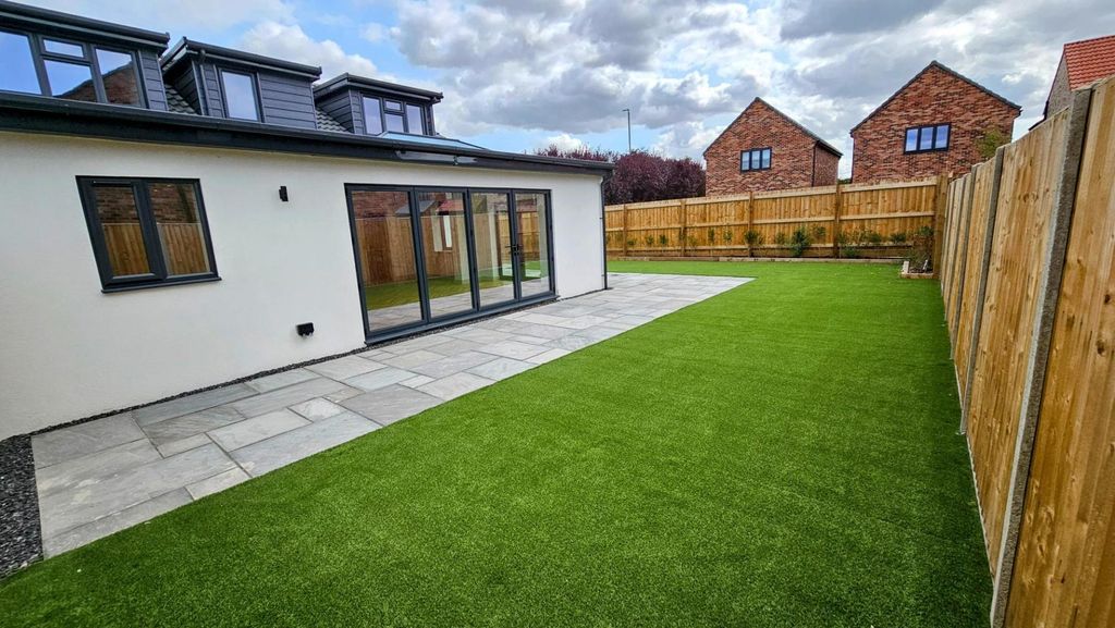 Property photo 2 of 10 119 Bristol Road Garden 2.Jpg