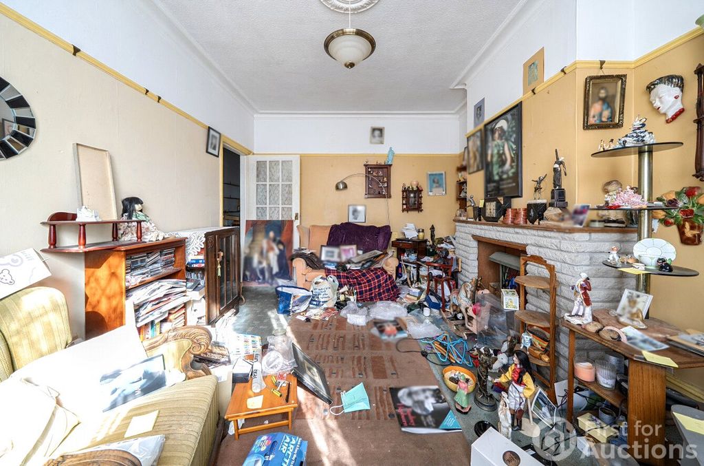 Property photo 3 of 11 3