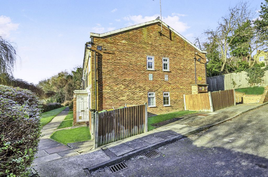 Property photo 1 of 9 External