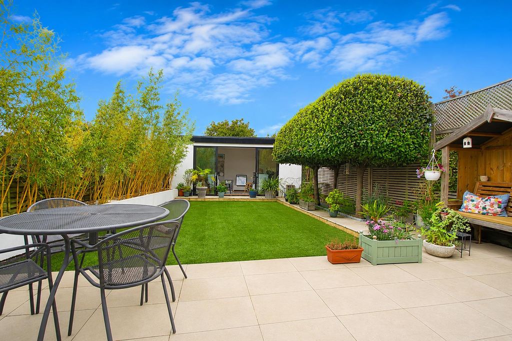 Property photo 3 of 23 Garden.Png