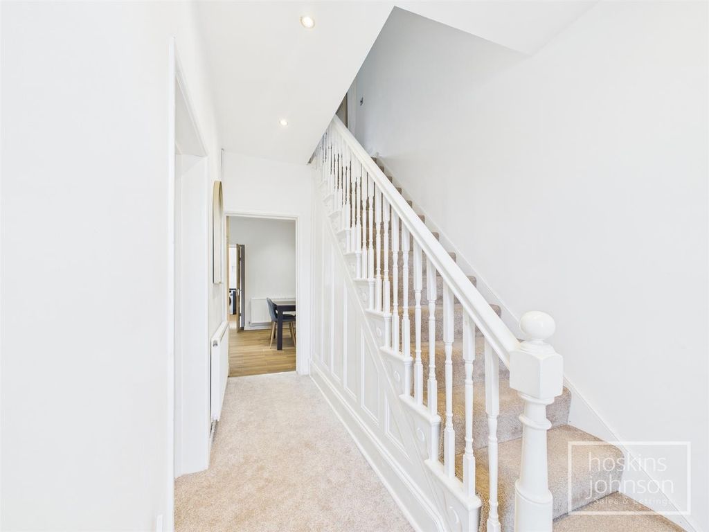 Property photo 2 of 24 Entrance Hall