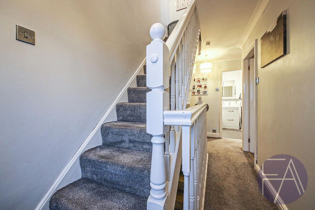 Property photo 2 of 17 4443351